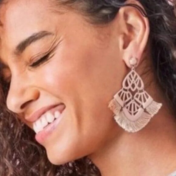 Stella & Dot Alexandria Chandelier BLUSH NWT - Picture 3 of 6